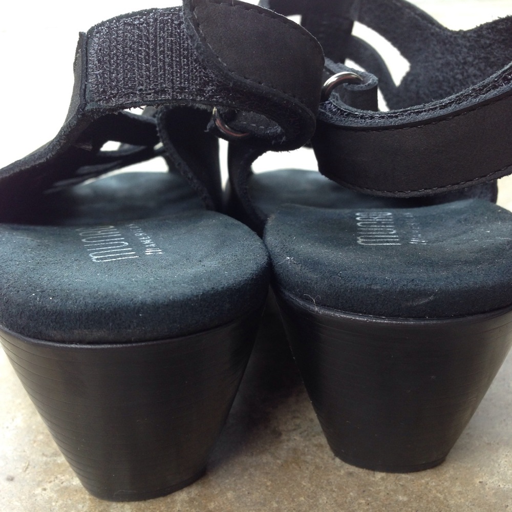 đź’¸SOLDđź’¸Munro American black nubuck sandals wide - Picture 6 of 6